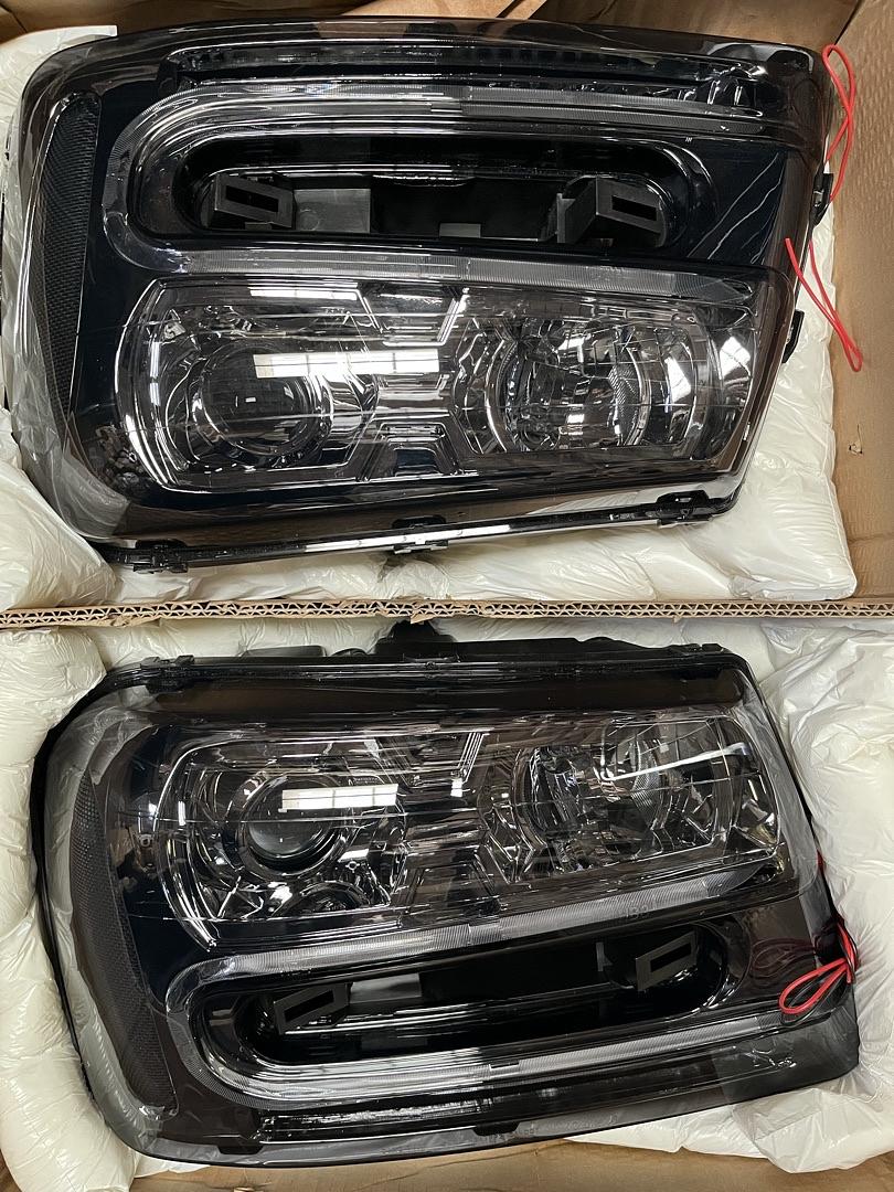 Black Housing Clear Corner Projector Headlights With LED Running Light Replacement Compatible with 02-09 Chevy Trailblazer