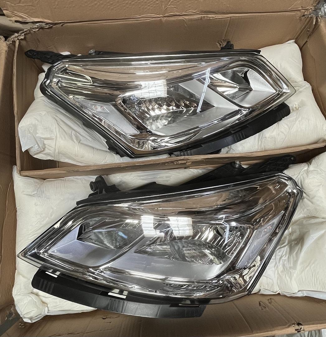 13-17 chevy traverse chrome clear headlights led reflector (Open Box Small Stain On Lens)