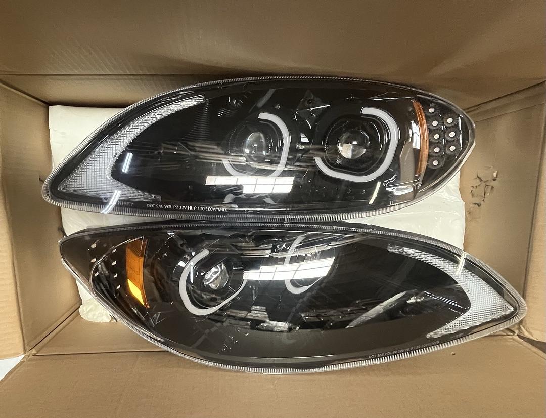 (As Is) HL-HAY-012-Bk 09-18 International Harvester ProStar Headlights