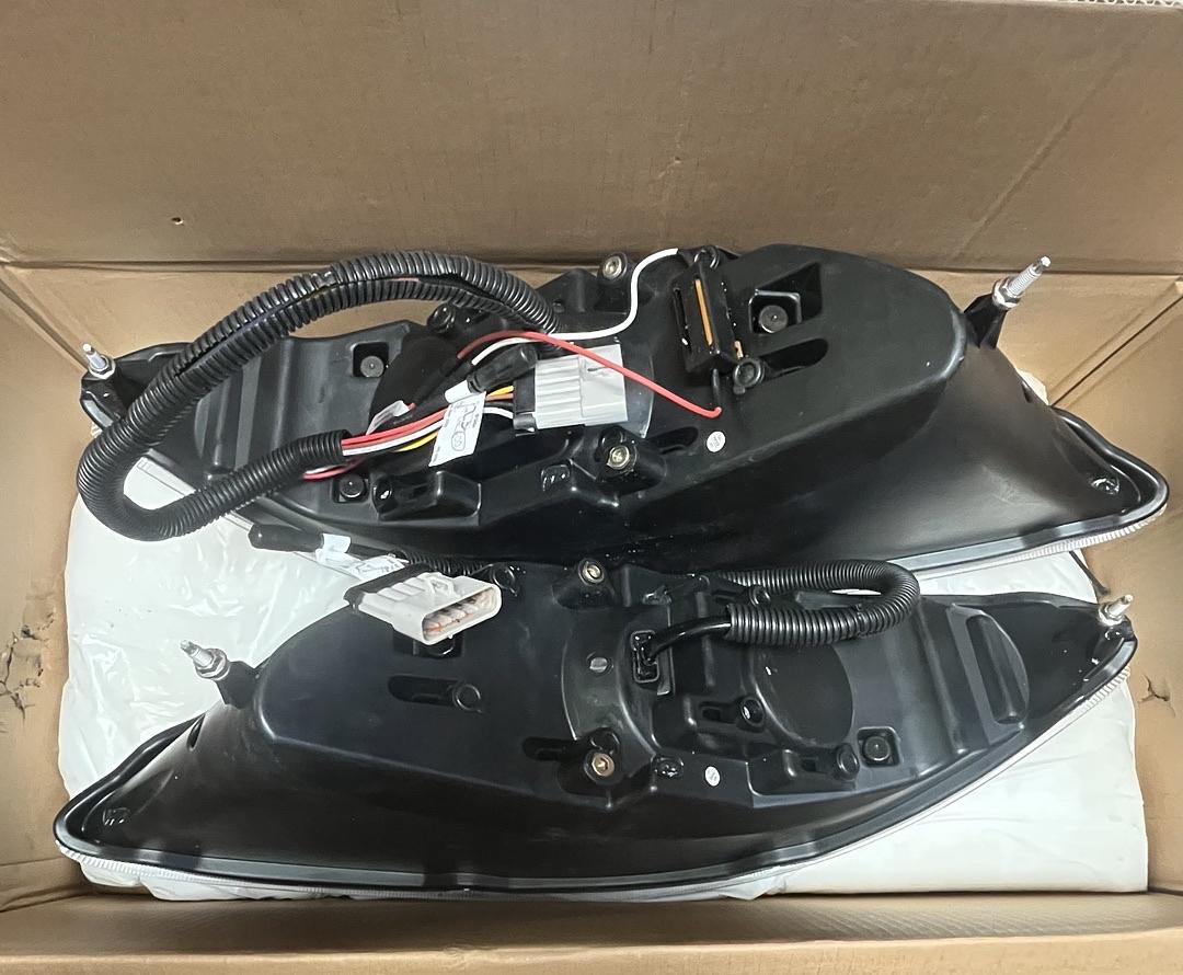 (As Is) HL-HAY-012-Bk 09-18 International Harvester ProStar Headlights