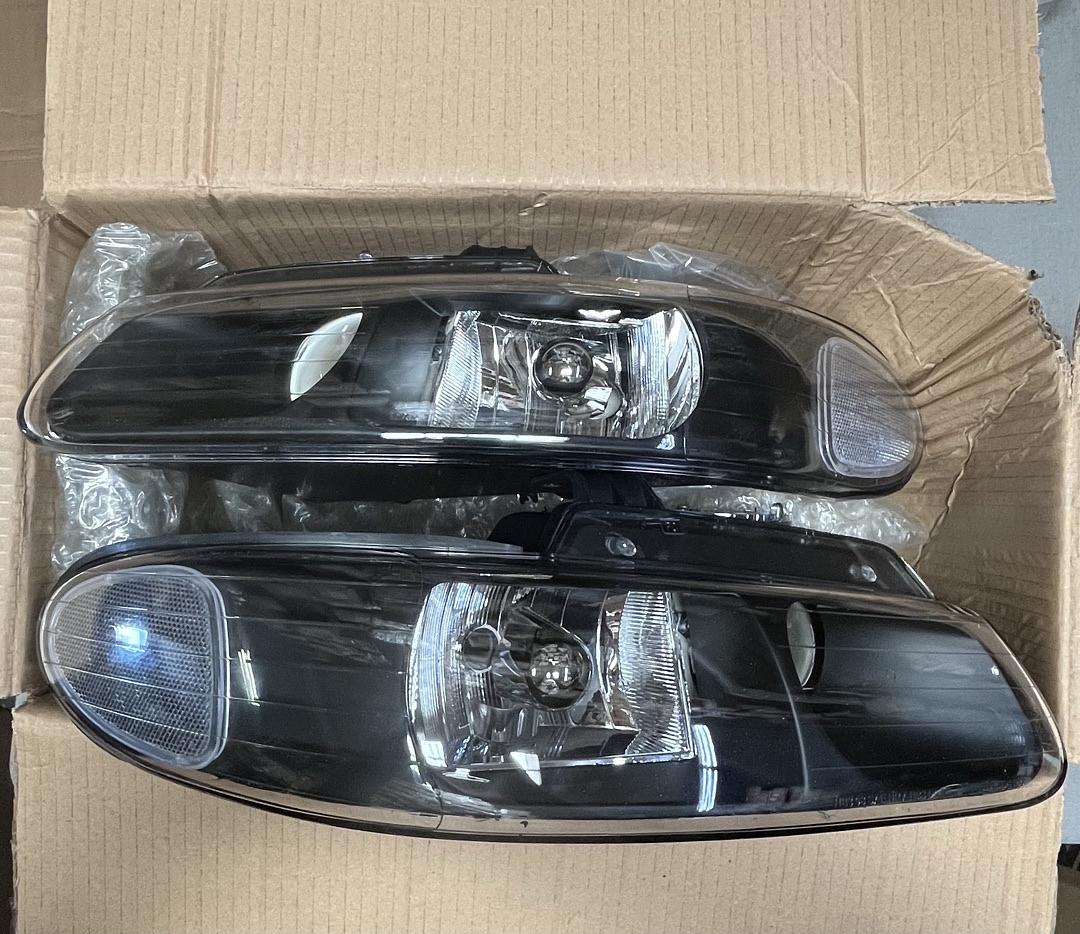 Black Housing Headlight Dodge Grand Caravan / Chrysler Town and Country for 1996 to 1999