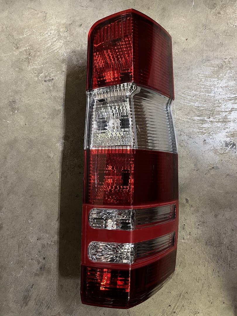 07-19 Dodge Sprinter (Right Side) Taillight