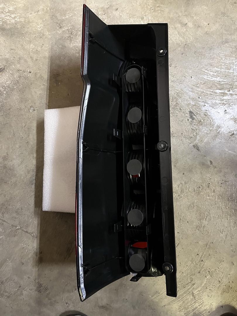 07-19 Dodge Sprinter (Right Side) Taillight