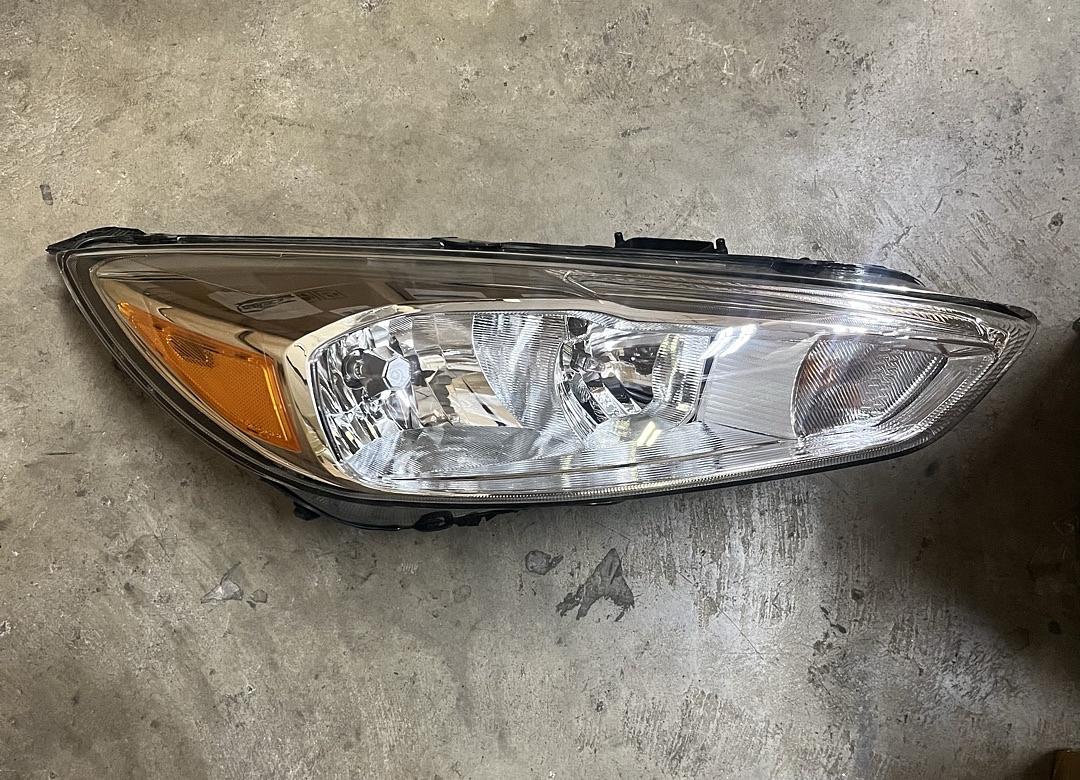 14-19 Ford Fiesta (Right Side) Headlight