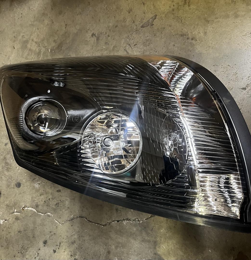 04-17 Volvo VNL (Left Side) Headlight