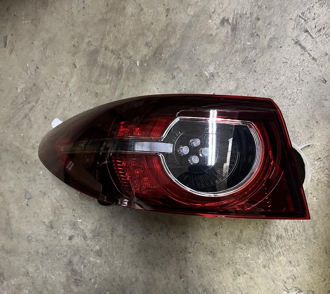 19-22 Mazda 3 (Left) Outer Tailight