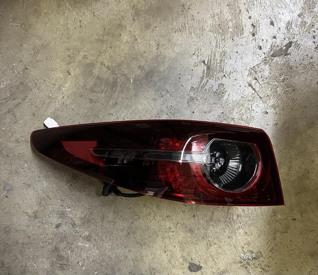 19-22 Mazda 3 (Left) Outer Tailight