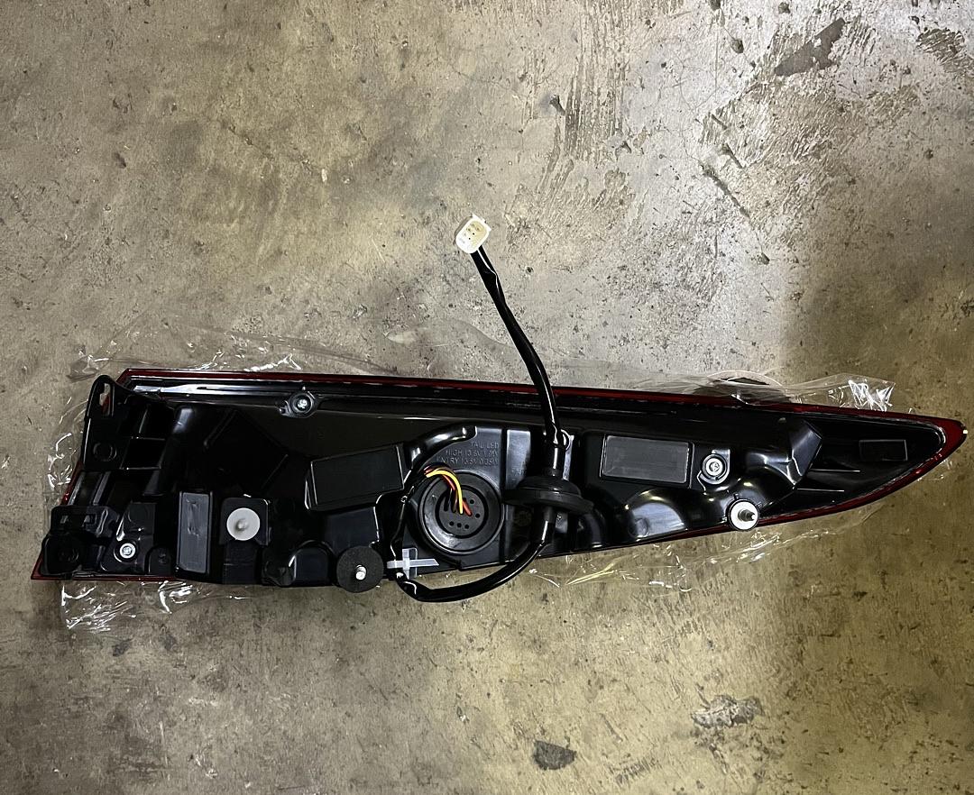 19-22 Mazda 3 (Left) Outer Tailight
