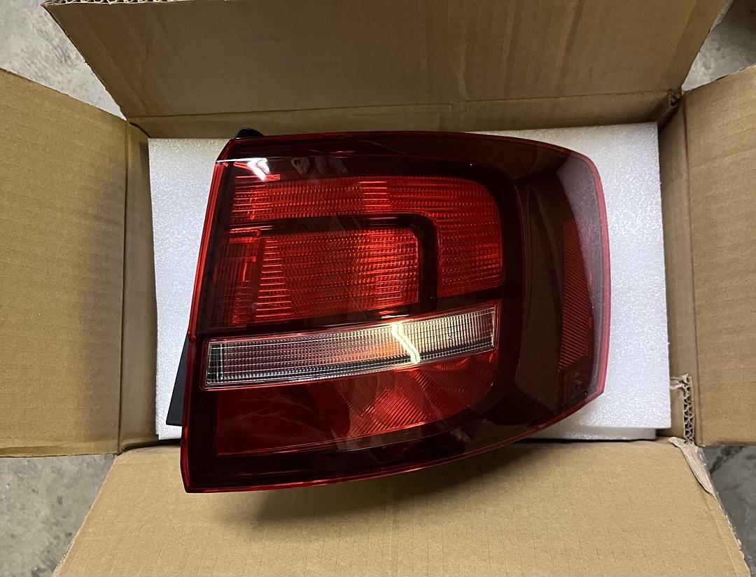 15-18 Volkswagen Jetta (Right Side) Outer Taillight