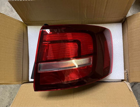 15-18 Volkswagen Jetta (Right Side) Outer Taillight