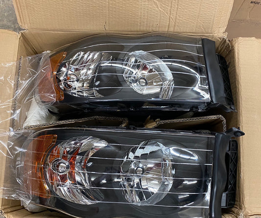 02-06 Dodge Ram 1500 03-06 Ram 2500 3500 black housing with amber and clear headlights