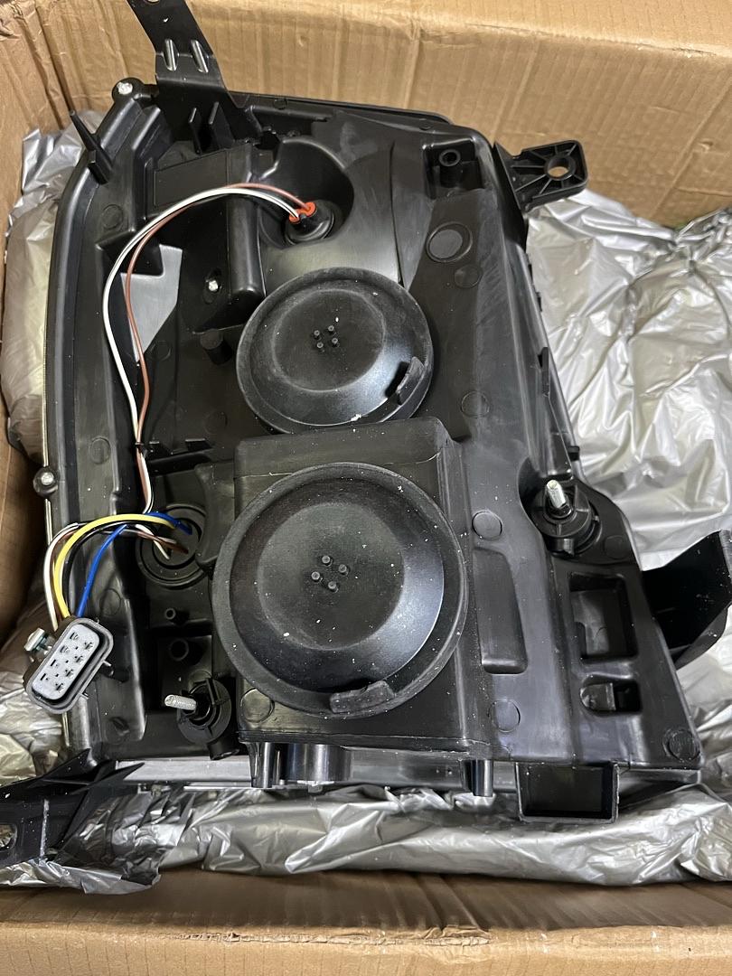 07-13 Cadillac Escalade H.I.D (Single Left) Headlight