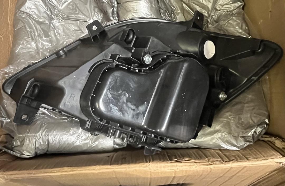 (Right Side) Headlight