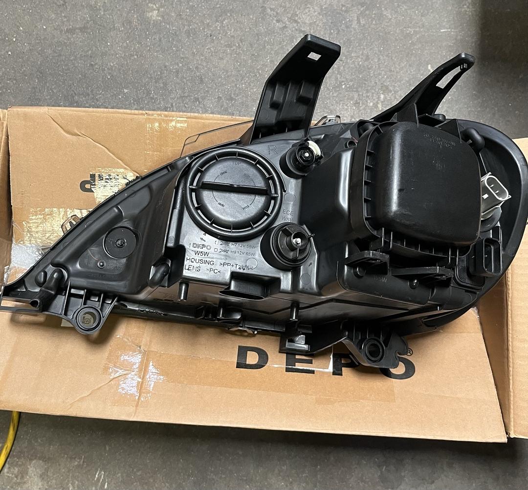 03-05 MERCEDES ML320 ML350 ML500 (Right Side) Headlight