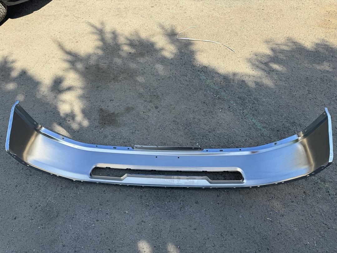 09-10 Dodge Ram 1500 11-12 Ram 1500 w/o Fog Lights Cutouts Chrome
