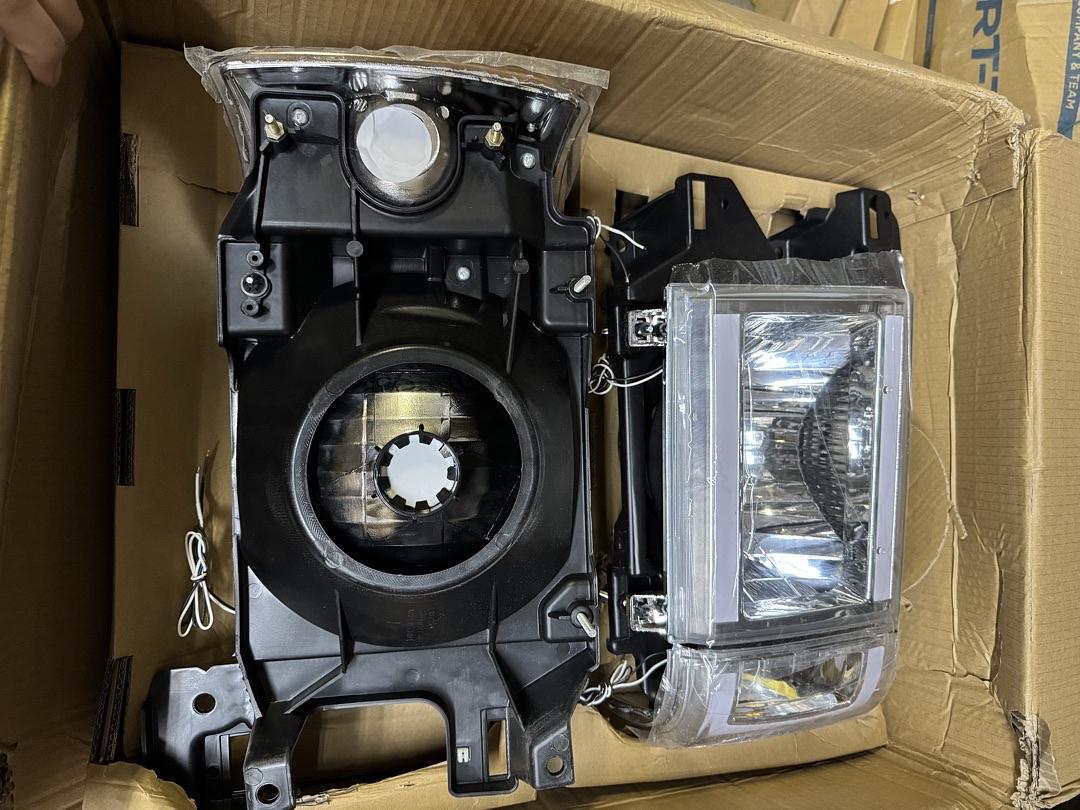 HL-LB-F15087-CH-AM 87-91 Ford Bronco 87-91 Ford F-150 F-250 F-350 chrome housing with clear and amber LED headlights