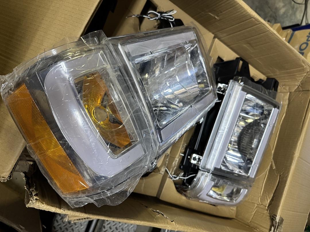 HL-LB-F15087-CH-AM 87-91 Ford Bronco 87-91 Ford F-150 F-250 F-350 chrome housing with clear and amber LED headlights