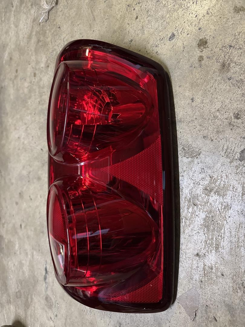 TRQ Right Rear Tail Light Assembly Passenge: Siu. Compatible with 2007-2008 Dodge Ram 1500 2009 Ram 2500 Ram 3500 CH2801165