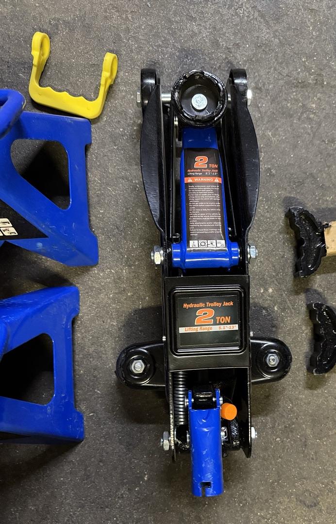 DNA MOTORING Low Profile Hydraulic Trolley Service/Floor Jack Combo with 2 Ratchet Jack Stands, 2 Ton (4000 lbs) Capacity, TOOLS-00476
