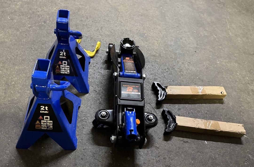 DNA MOTORING Low Profile Hydraulic Trolley Service/Floor Jack Combo with 2 Ratchet Jack Stands, 2 Ton (4000 lbs) Capacity, TOOLS-00476