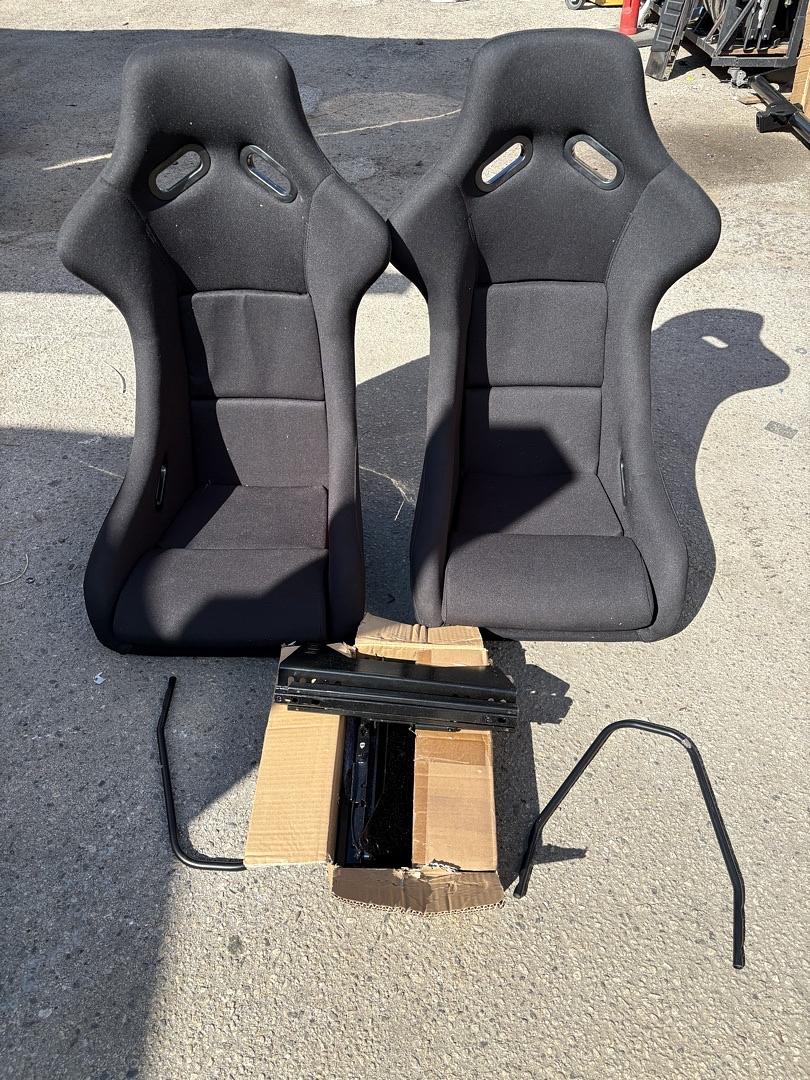 Pair of Universal Fixed Position Bucket Racing Seats w/Side Mount Brackets & Sliders for 4 or 5 point Harness, Black
