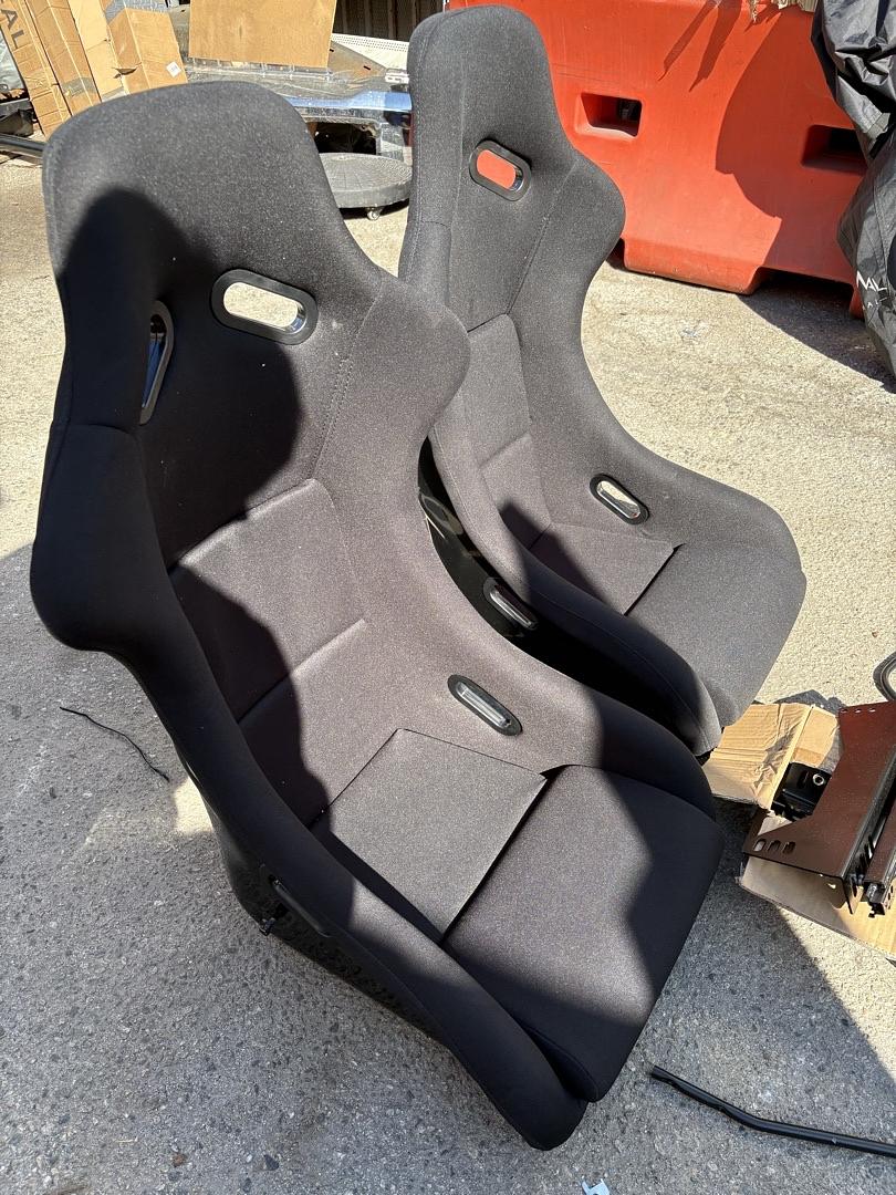 Pair of Universal Fixed Position Bucket Racing Seats w/Side Mount Brackets & Sliders for 4 or 5 point Harness, Black