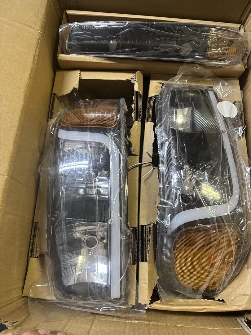 . GMC Sierra / Yukon LED Headlights for 1999 to 2006