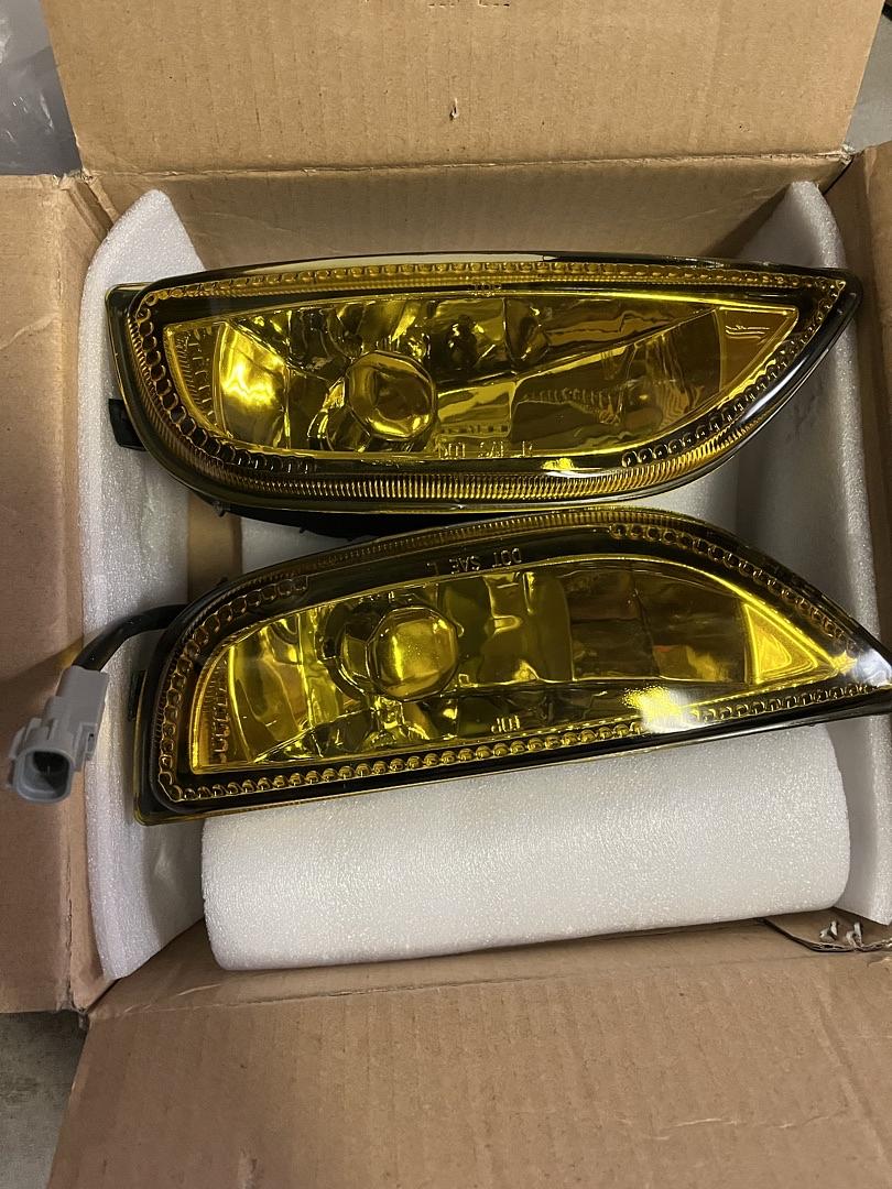 2001 to 2002 Toyota Corolla Amber Fog Lights Luces de Neblina Amarilla