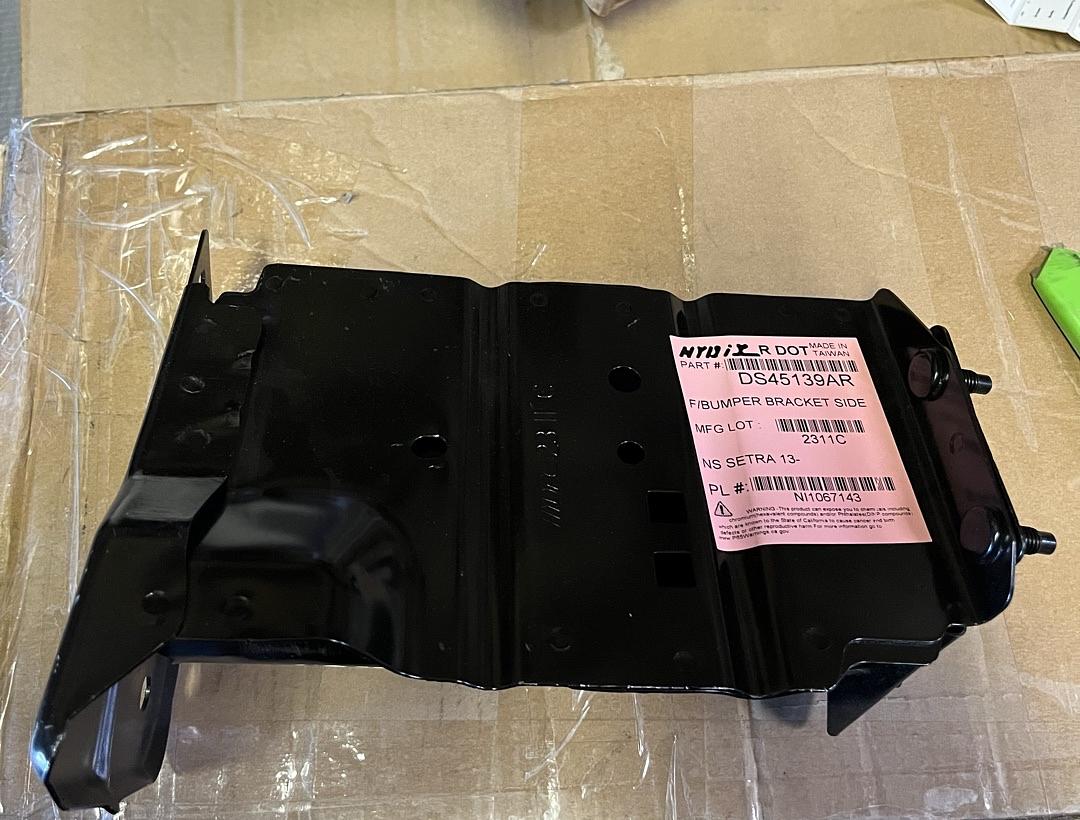 2013 Nissan Sentra Front Right Side Bumper Bracket