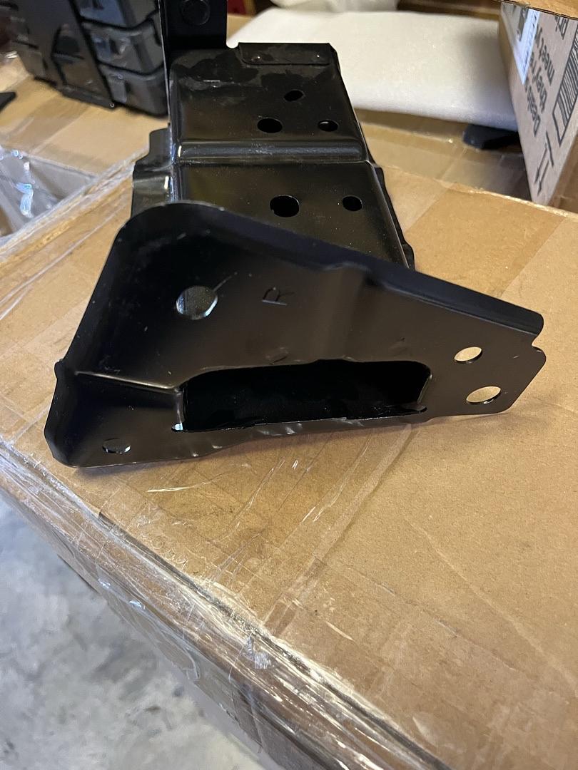 2013 Nissan Sentra Front Right Side Bumper Bracket