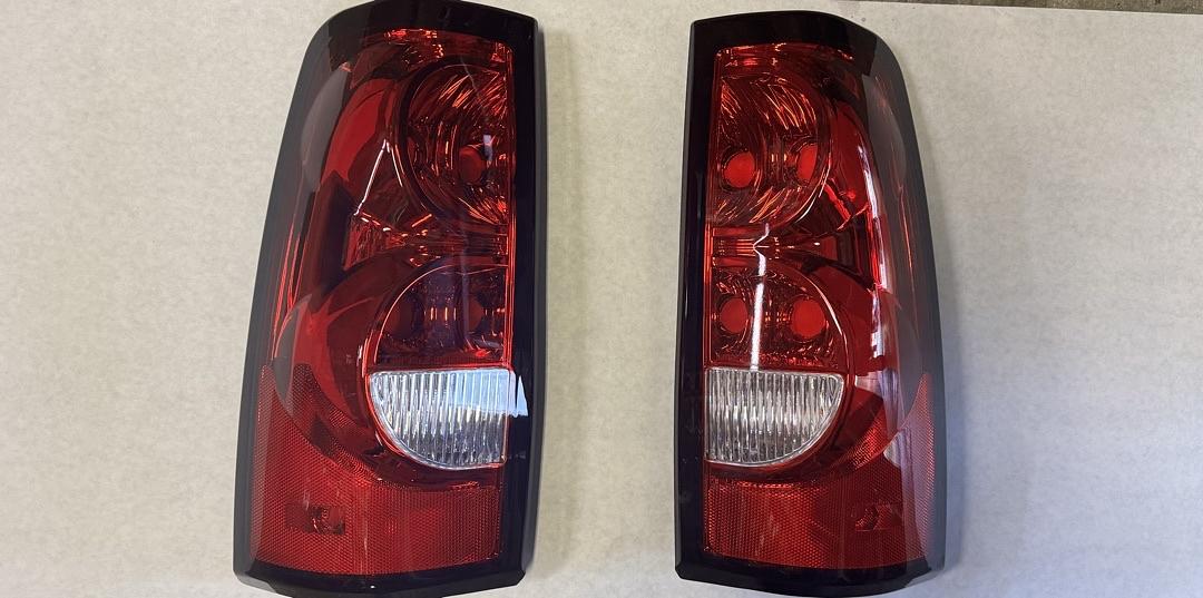 2003 to 2006 Chevy Silverado GM Sierra Tail Light Luces Micas Calaveras