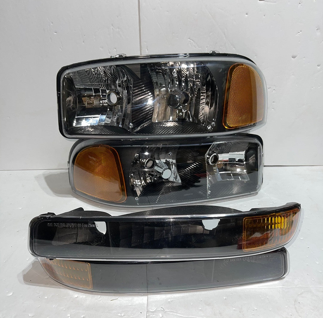 . GMC Sierra / Yukon Black Housing Headlights for 1999 to 2006