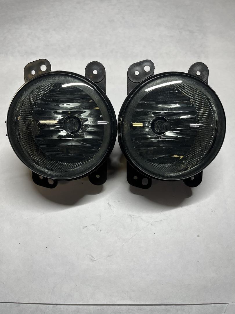 Pair of Fog Lights Compatible with 06-10 PT Cruiser / 2009 Journey / 05-07 Magnum / 07-18 Wrangler