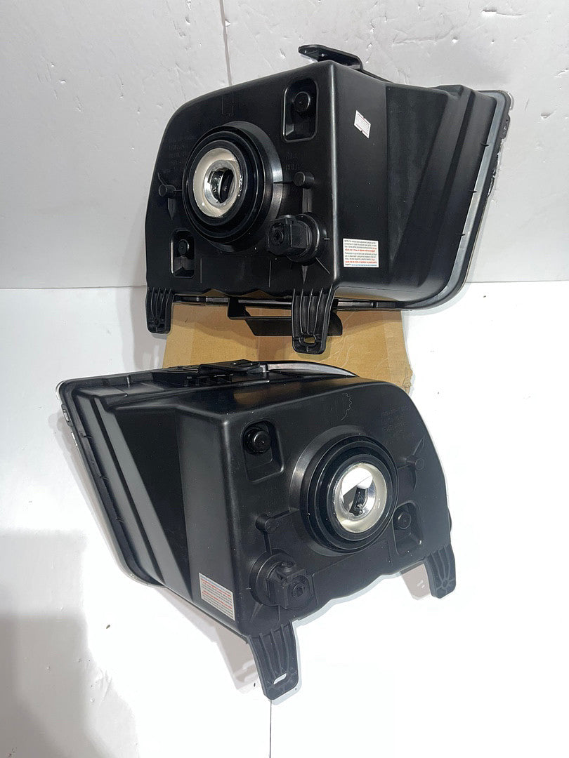 New HL-OH-FM05-BK-CL1 Ford Mustang Black Housing Headlights For 2005 To 2009