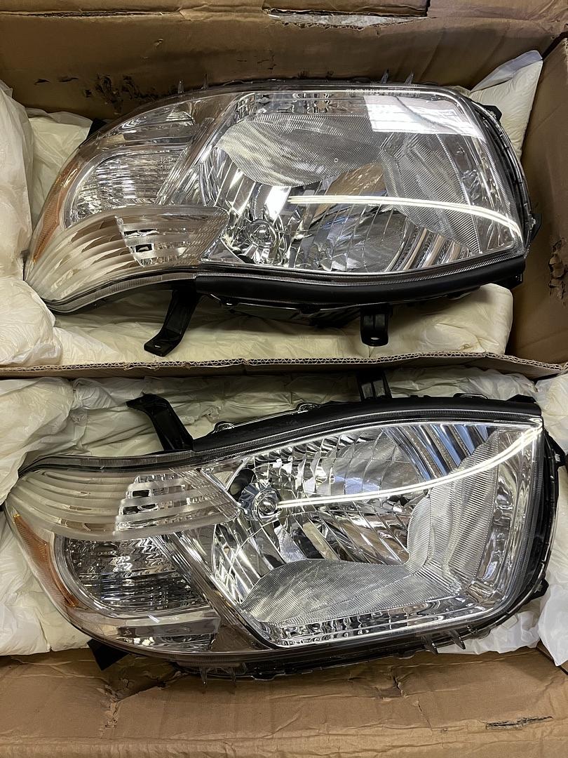 Used HL-OH-THI08-CH-AM 08-10 Toyota Highlander OE-Style Replacement Headlights - Chrome Amber