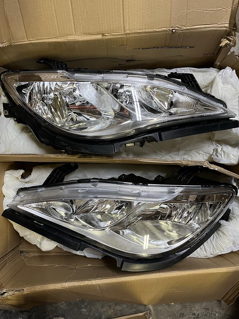 17-23 Chrysler Pacifica Without Quad Lamps Only Fits Halogen Model Headlights