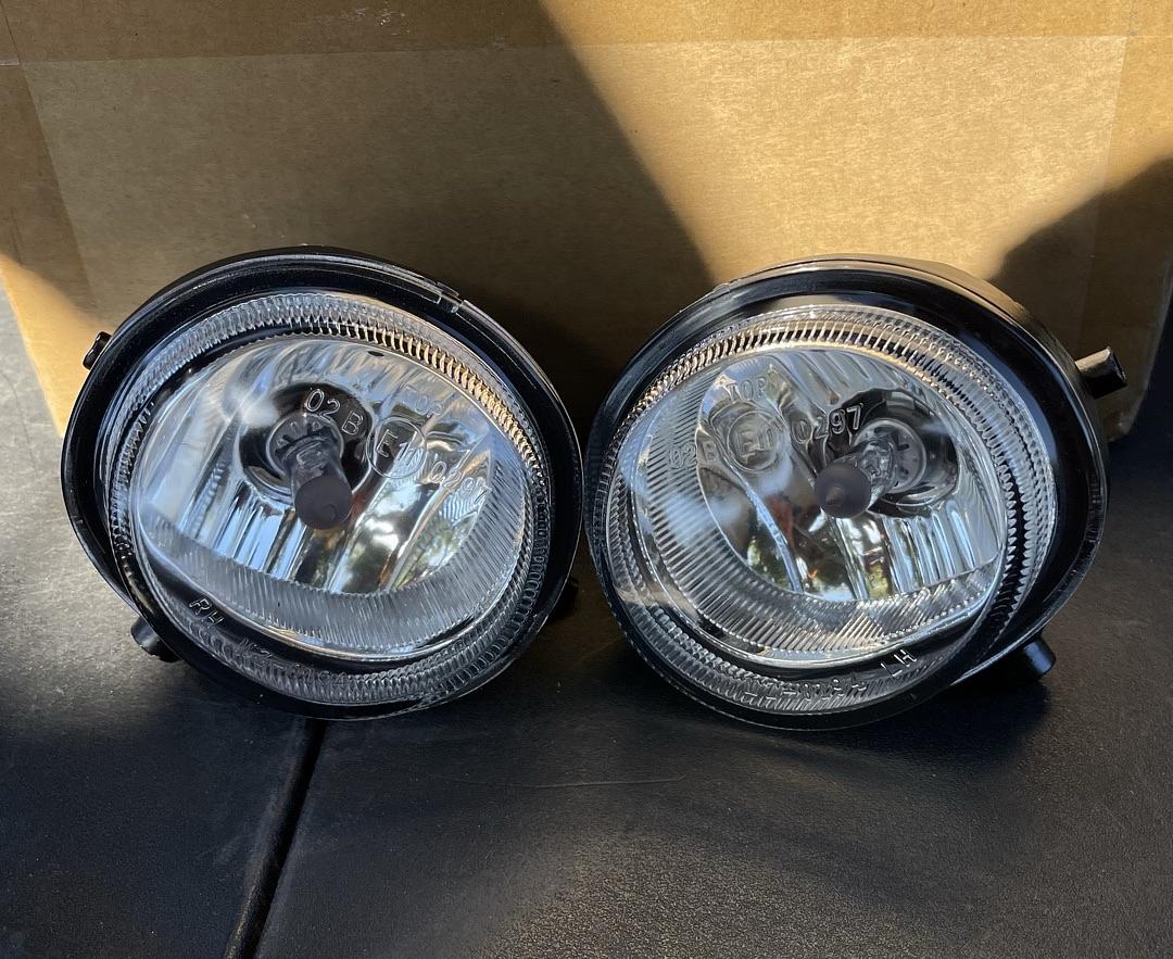 . 04-16 Mazda 3 06-10 Mazda 5 Clear Lens Fog Lights - W/Light Bulb.