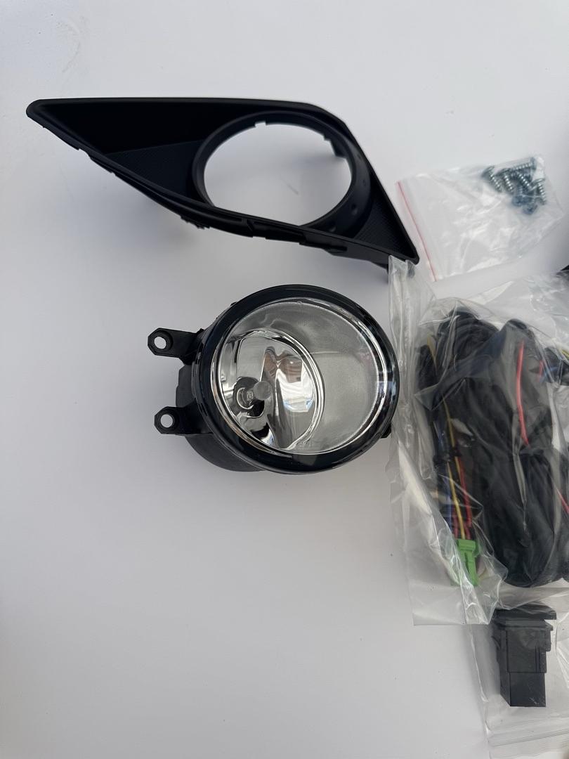 09-10 COROLLA 4DR BUMPER FOG LIGHTS