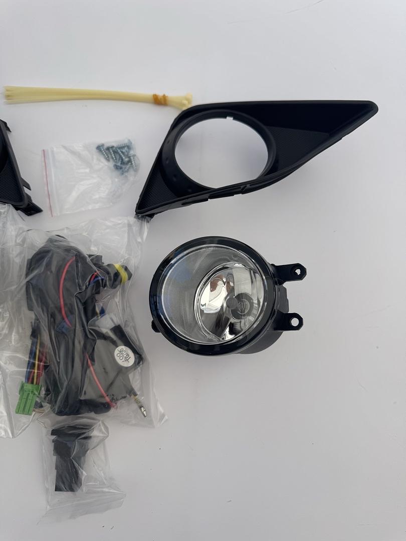 09-10 COROLLA 4DR BUMPER FOG LIGHTS