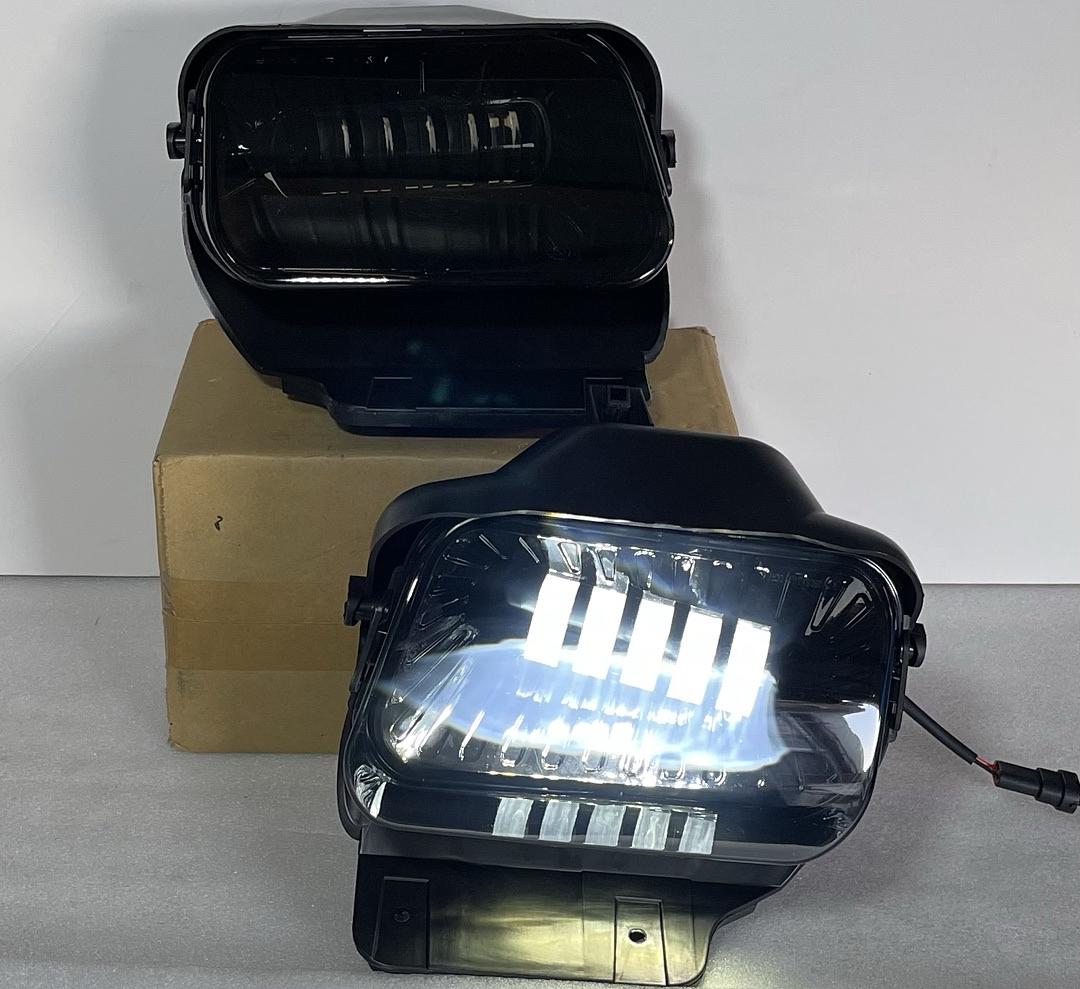 Used Fl-ztl-339-sm Chevy Silverado LED Projector Smoked Fog Lights for 2003 to 2006