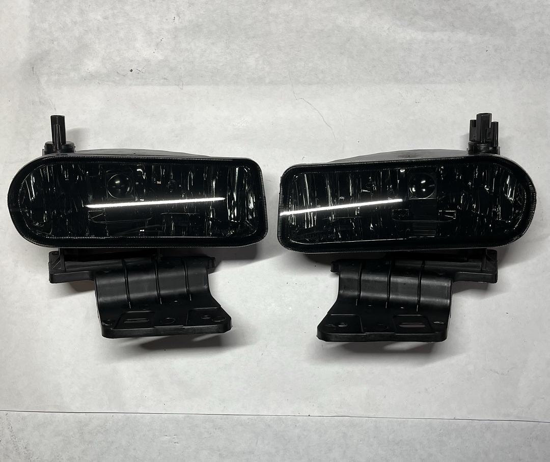 1999 to 2002 Chevy Silverado Tahoe Suburban LED Smoked Fog Lights Luces de Neblina Ahumadas