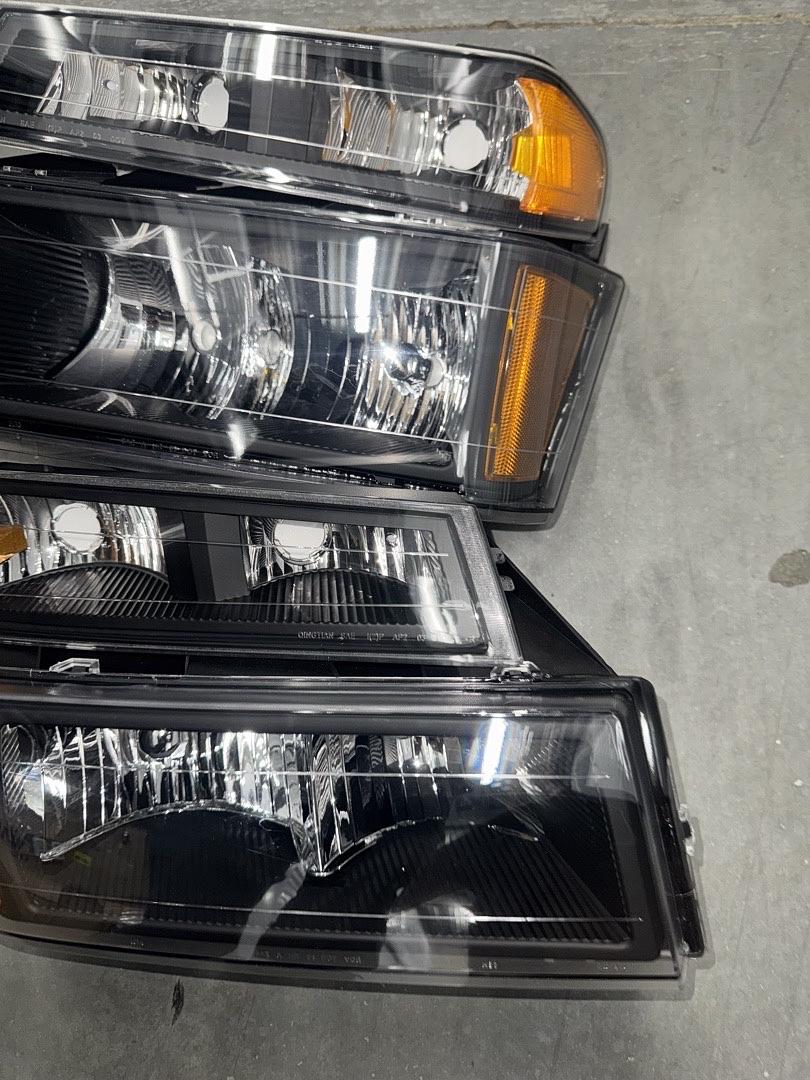 04-12 Chevy Colorado Headlights