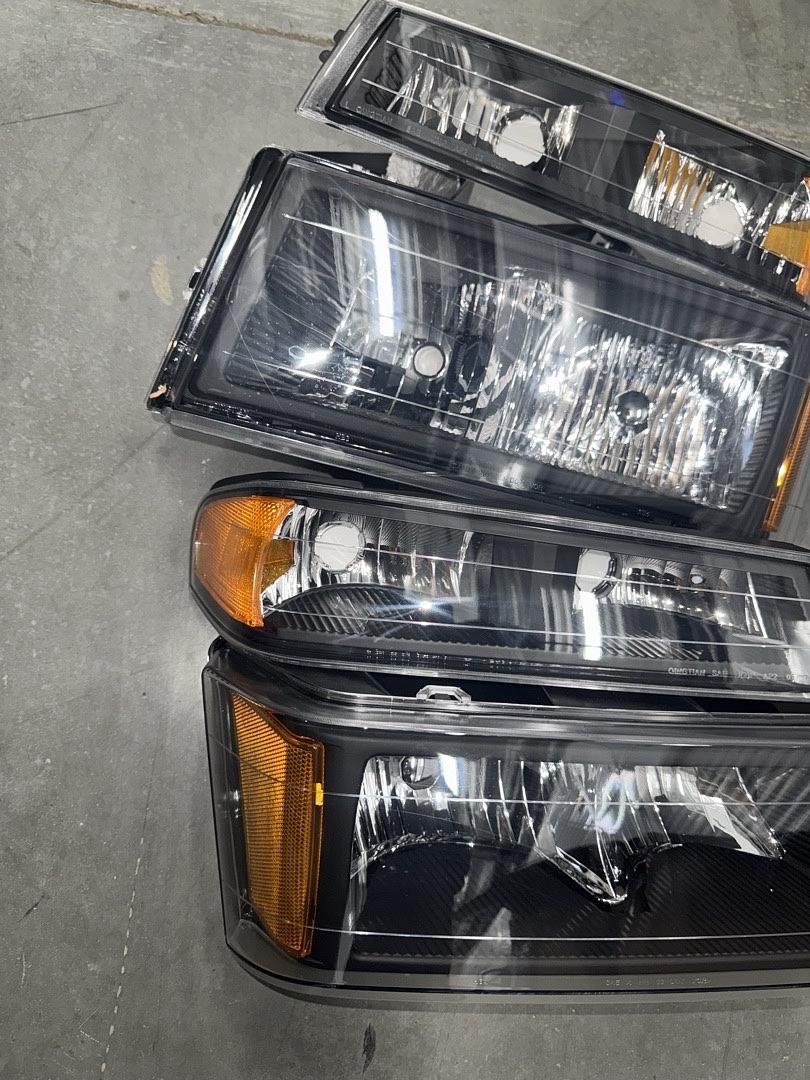 04-12 Chevy Colorado Headlights