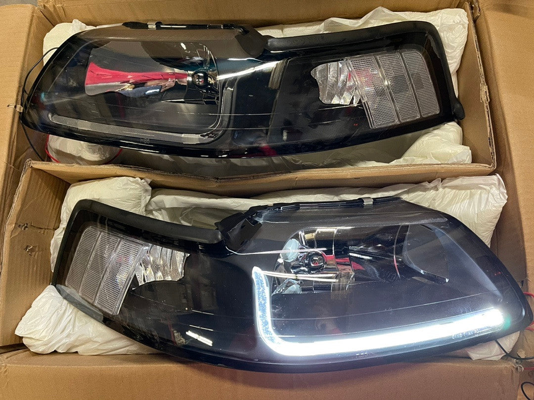 New HL-LB-FM99-BK-CL1 99-04 Ford Mustang Black Housing LED Headlights