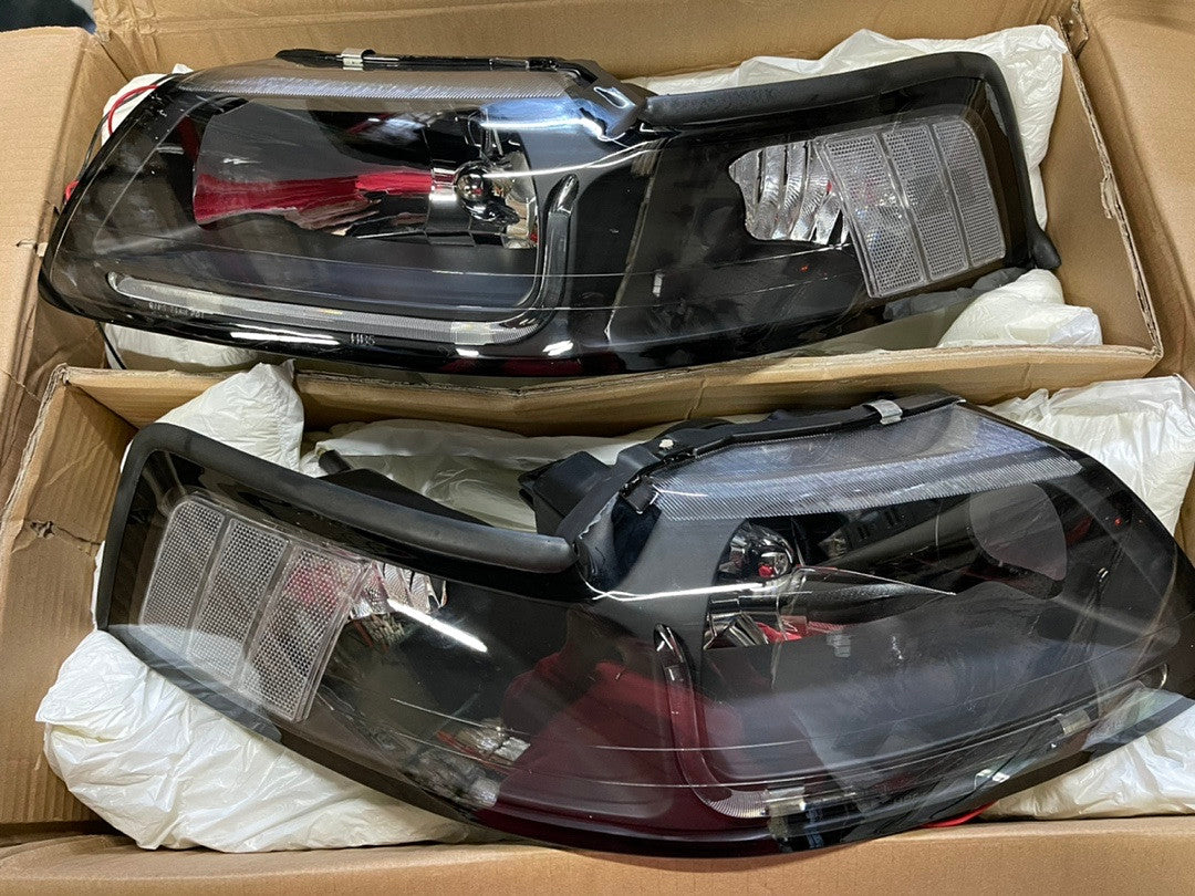 New HL-LB-FM99-BK-CL1 99-04 Ford Mustang Black Housing LED Headlights