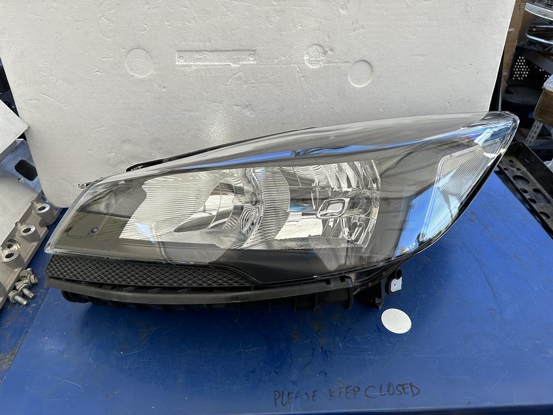 13-16 Ford Escape Black Housing Clear Corners Headlight Pair Assembly