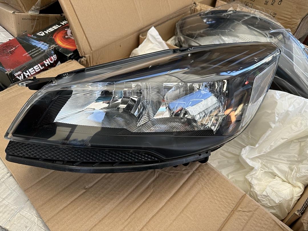 13-16 Ford Escape Black Housing Clear Corners Headlight Pair Assembly