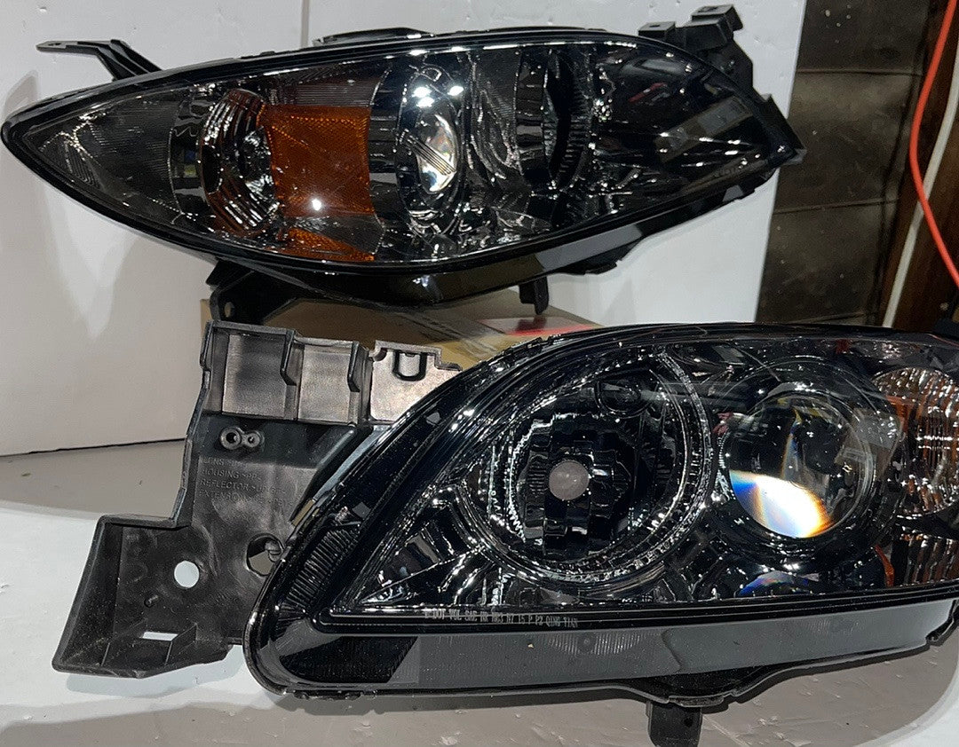 04-09 Mazda 3 4DR Clear HOUSING AND Smoked amber PROJECTOR HEADLIGHTS