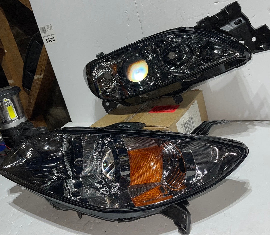 04-09 Mazda 3 4DR Clear HOUSING AND Smoked amber PROJECTOR HEADLIGHTS