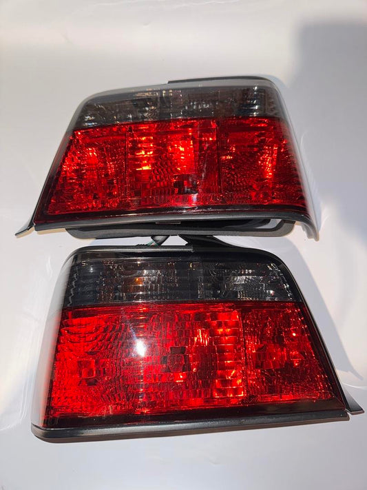 92-96 BMW 318i Sedan 92-95 320i 97-98 323i 92-98 325i 97-98 M3 Sedan Taillights